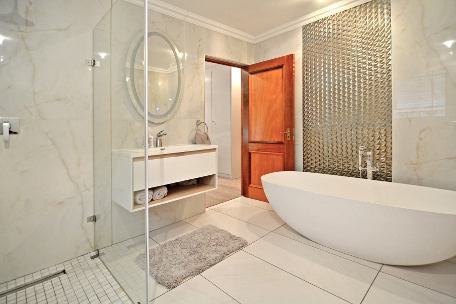5 Bedroom Property for Sale in Bryanston Gauteng