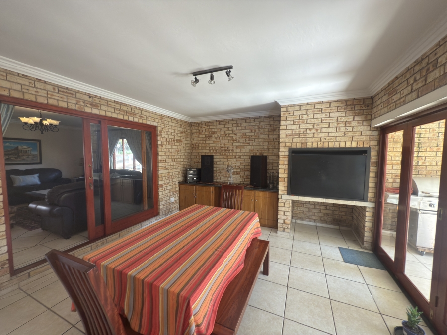 4 Bedroom Property for Sale in Ruimsig Gauteng
