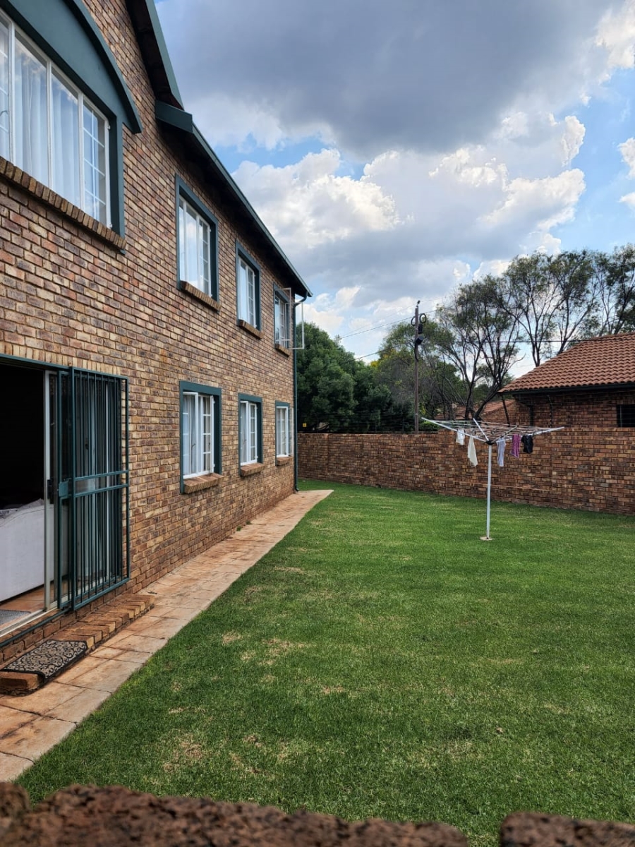 To Let 3 Bedroom Property for Rent in Die Hoewes Gauteng