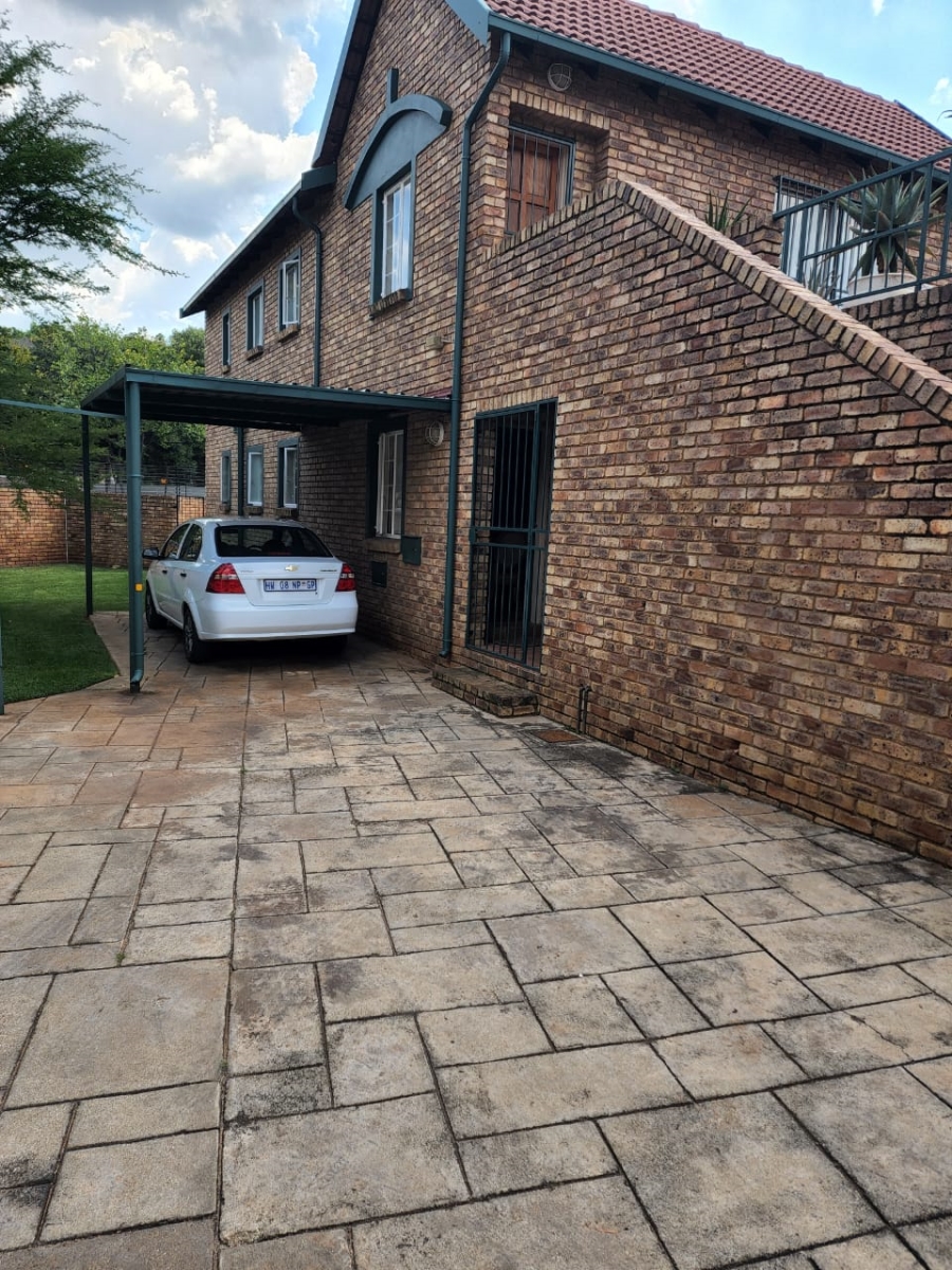 To Let 3 Bedroom Property for Rent in Die Hoewes Gauteng
