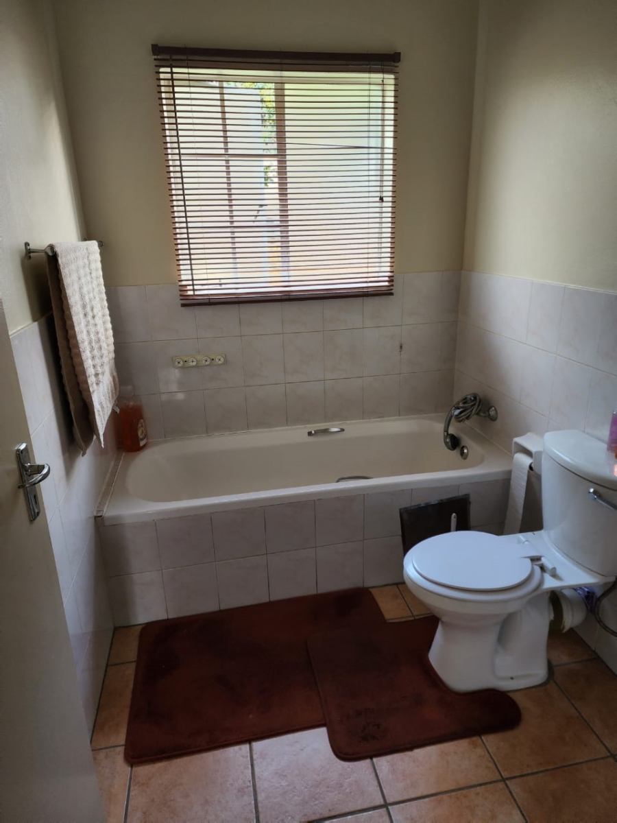 To Let 3 Bedroom Property for Rent in Die Hoewes Gauteng