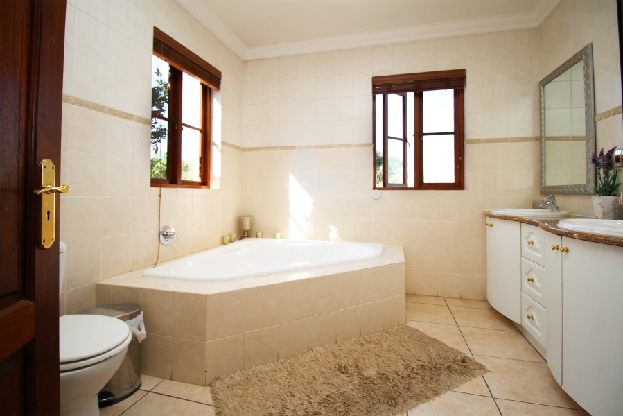 5 Bedroom Property for Sale in Saddlebrook Estate Gauteng