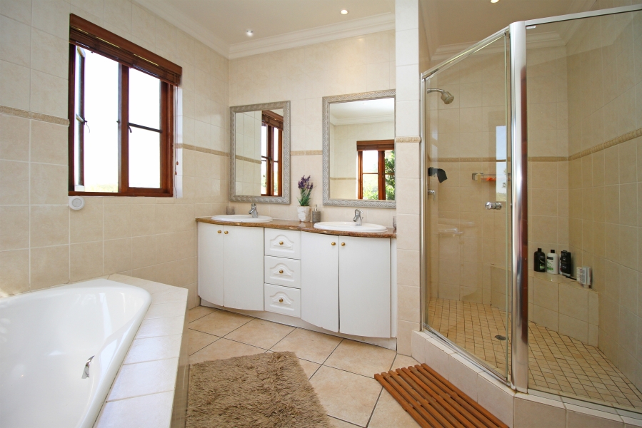 5 Bedroom Property for Sale in Saddlebrook Estate Gauteng
