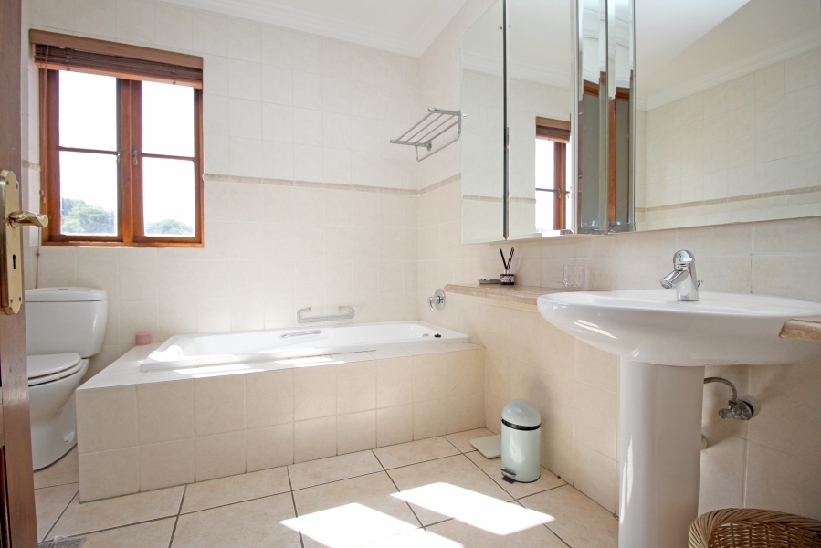 5 Bedroom Property for Sale in Saddlebrook Estate Gauteng