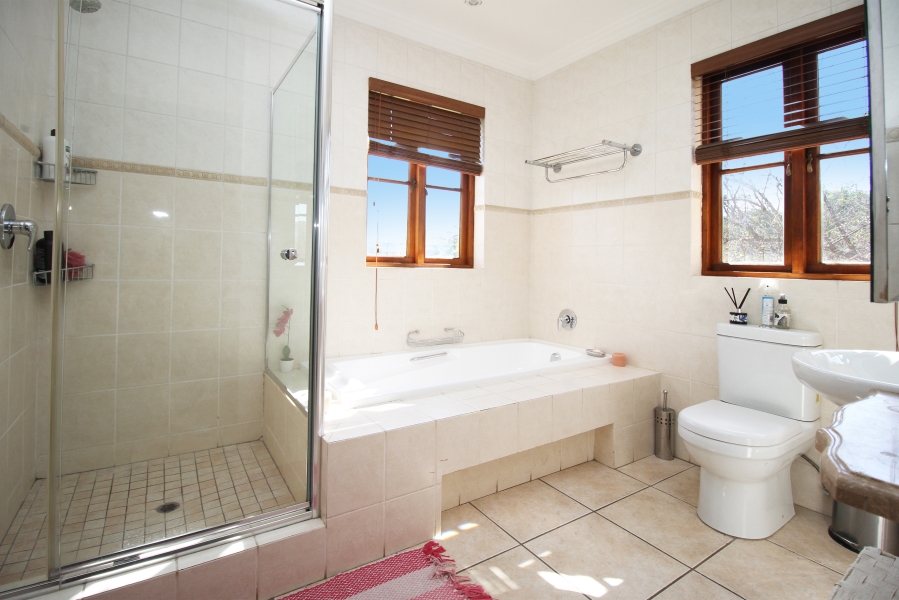 5 Bedroom Property for Sale in Saddlebrook Estate Gauteng