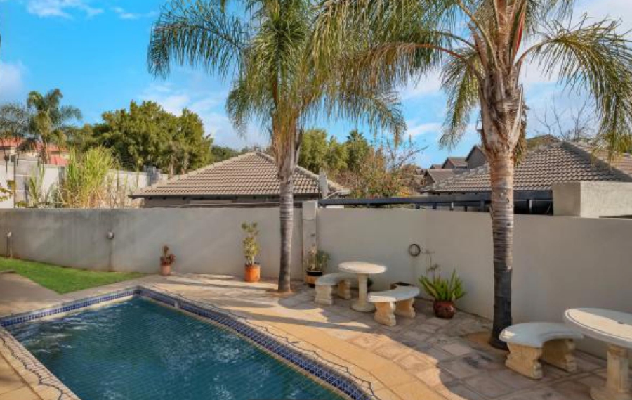 2 Bedroom Property for Sale in Amorosa Gauteng