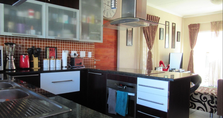 2 Bedroom Property for Sale in Amorosa Gauteng