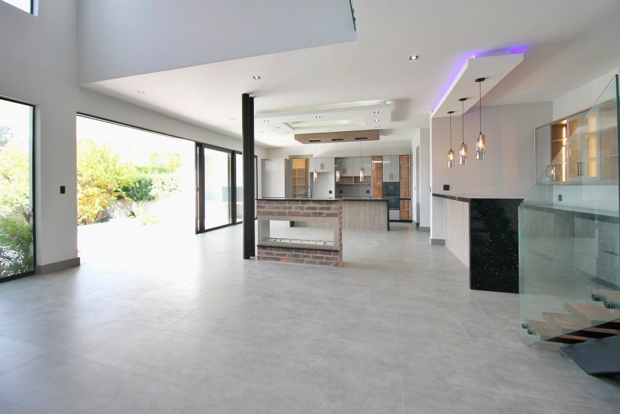 5 Bedroom Property for Sale in Waterfall Country Estate Gauteng