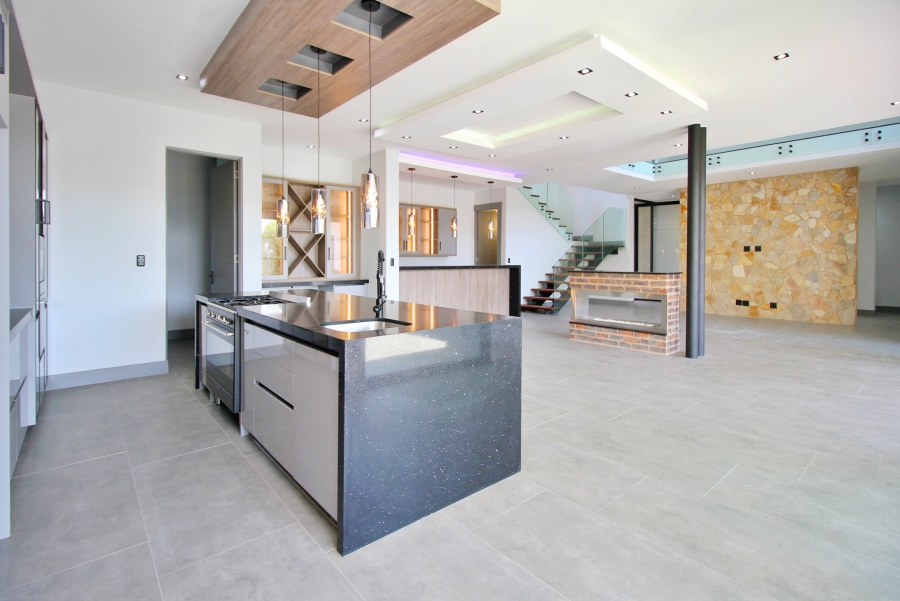 5 Bedroom Property for Sale in Waterfall Country Estate Gauteng