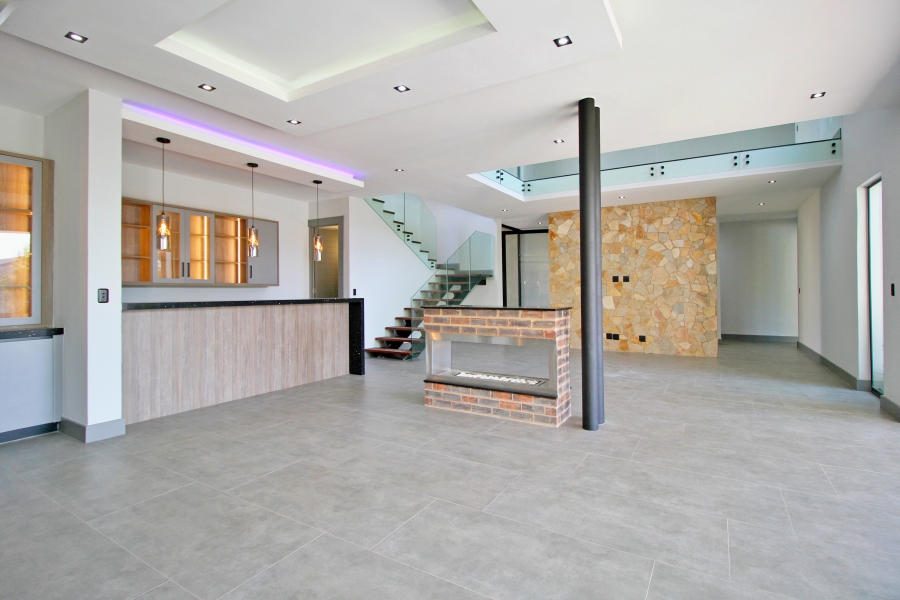 5 Bedroom Property for Sale in Waterfall Country Estate Gauteng