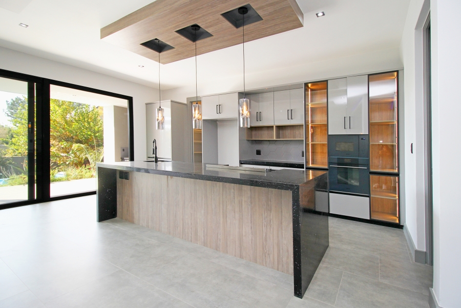 5 Bedroom Property for Sale in Waterfall Country Estate Gauteng