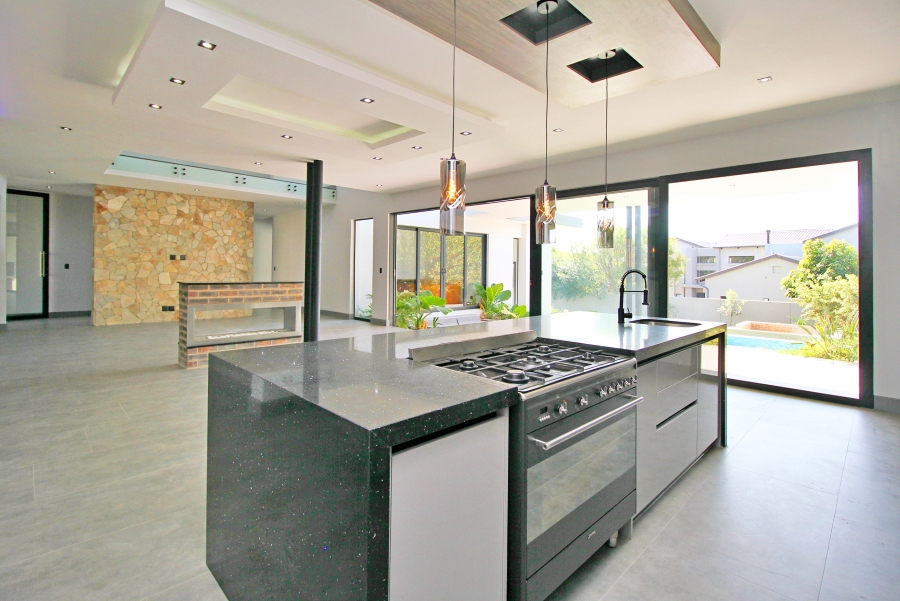 5 Bedroom Property for Sale in Waterfall Country Estate Gauteng