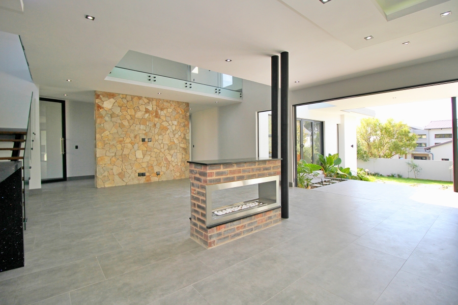 5 Bedroom Property for Sale in Waterfall Country Estate Gauteng