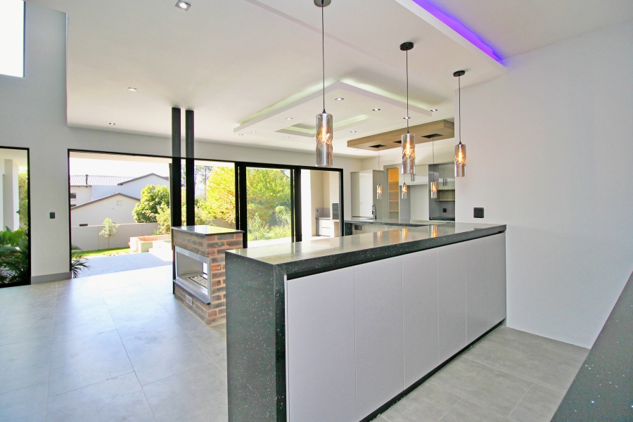 5 Bedroom Property for Sale in Waterfall Country Estate Gauteng