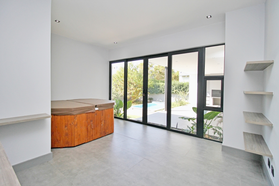 5 Bedroom Property for Sale in Waterfall Country Estate Gauteng