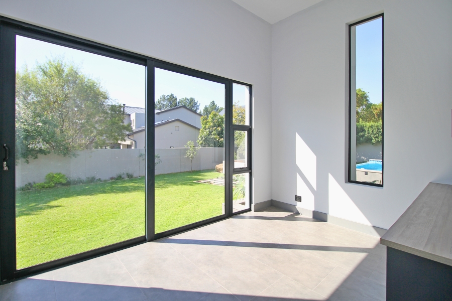 5 Bedroom Property for Sale in Waterfall Country Estate Gauteng