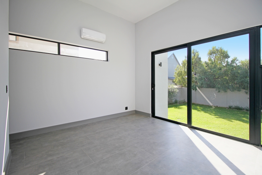 5 Bedroom Property for Sale in Waterfall Country Estate Gauteng