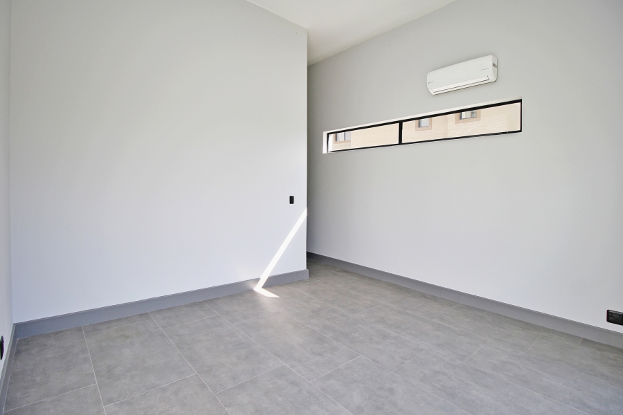 5 Bedroom Property for Sale in Waterfall Country Estate Gauteng