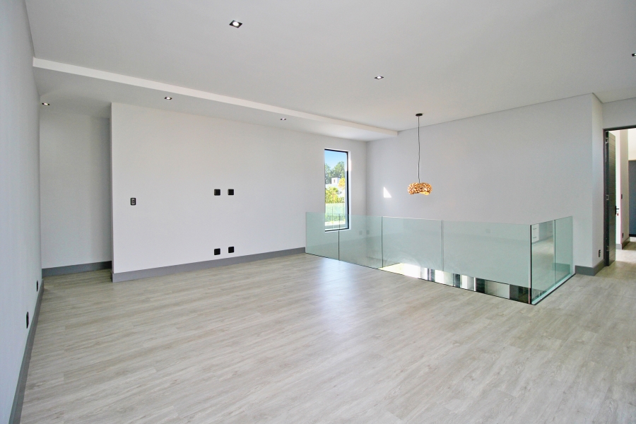5 Bedroom Property for Sale in Waterfall Country Estate Gauteng