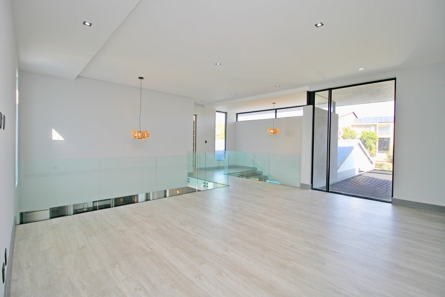 5 Bedroom Property for Sale in Waterfall Country Estate Gauteng