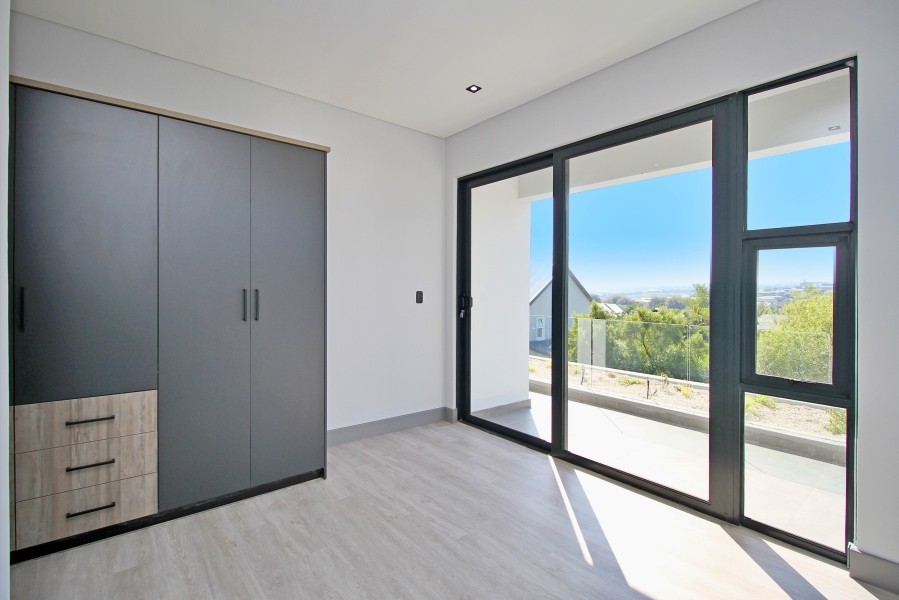 5 Bedroom Property for Sale in Waterfall Country Estate Gauteng
