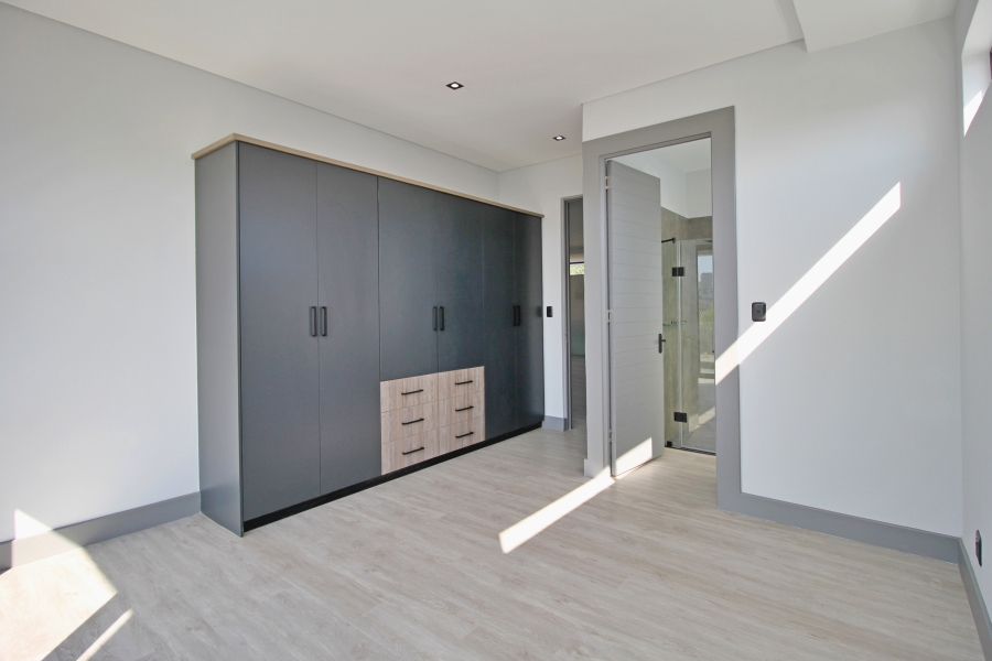 5 Bedroom Property for Sale in Waterfall Country Estate Gauteng