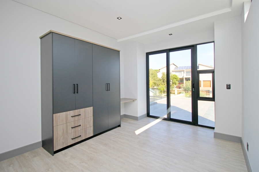 5 Bedroom Property for Sale in Waterfall Country Estate Gauteng