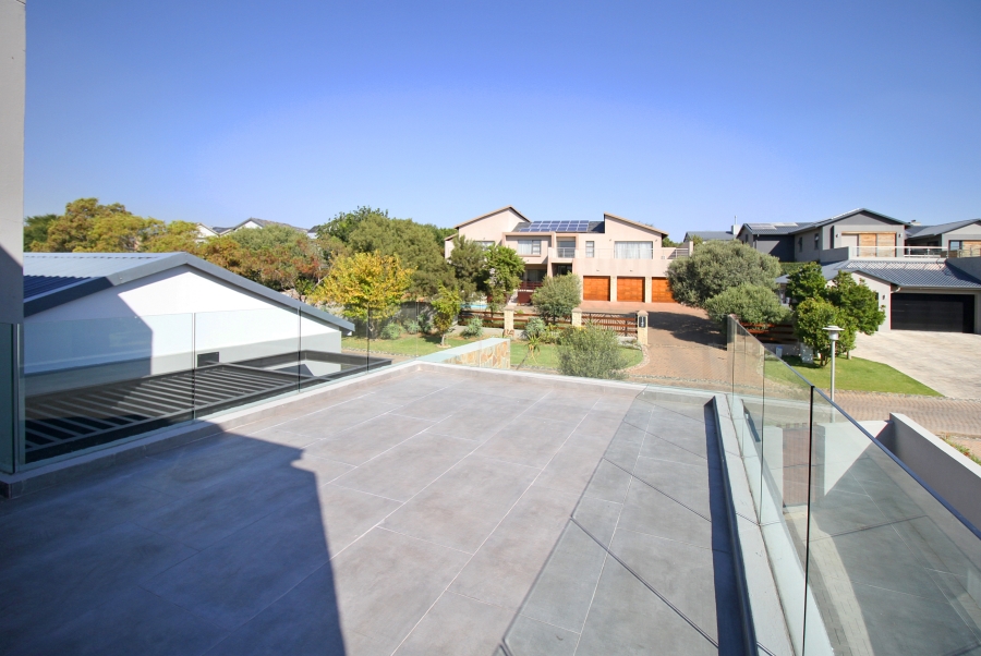 5 Bedroom Property for Sale in Waterfall Country Estate Gauteng