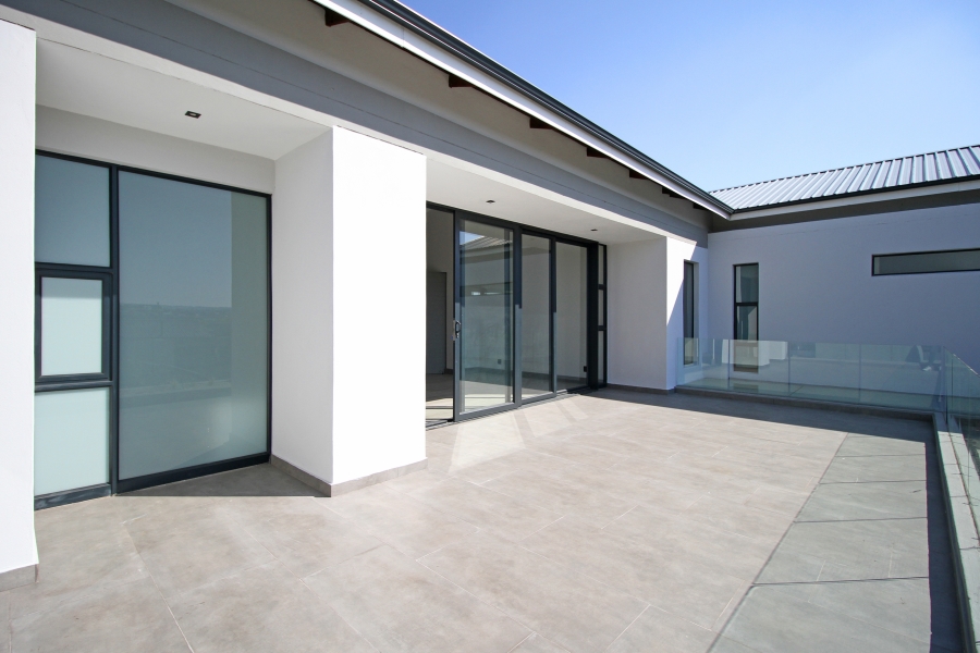 5 Bedroom Property for Sale in Waterfall Country Estate Gauteng