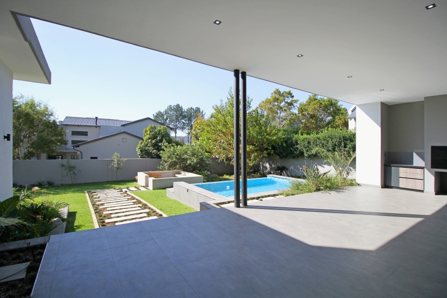 5 Bedroom Property for Sale in Waterfall Country Estate Gauteng