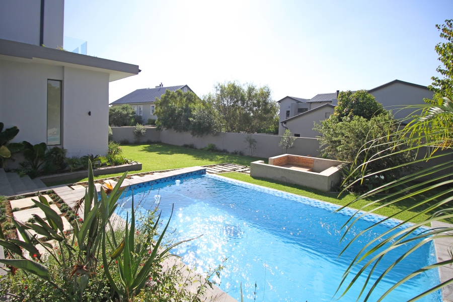 5 Bedroom Property for Sale in Waterfall Country Estate Gauteng