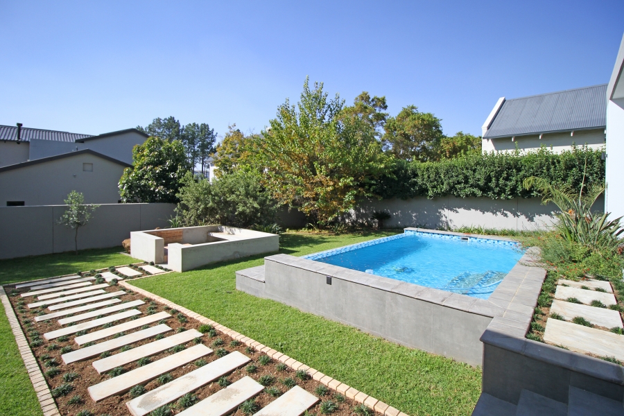 5 Bedroom Property for Sale in Waterfall Country Estate Gauteng