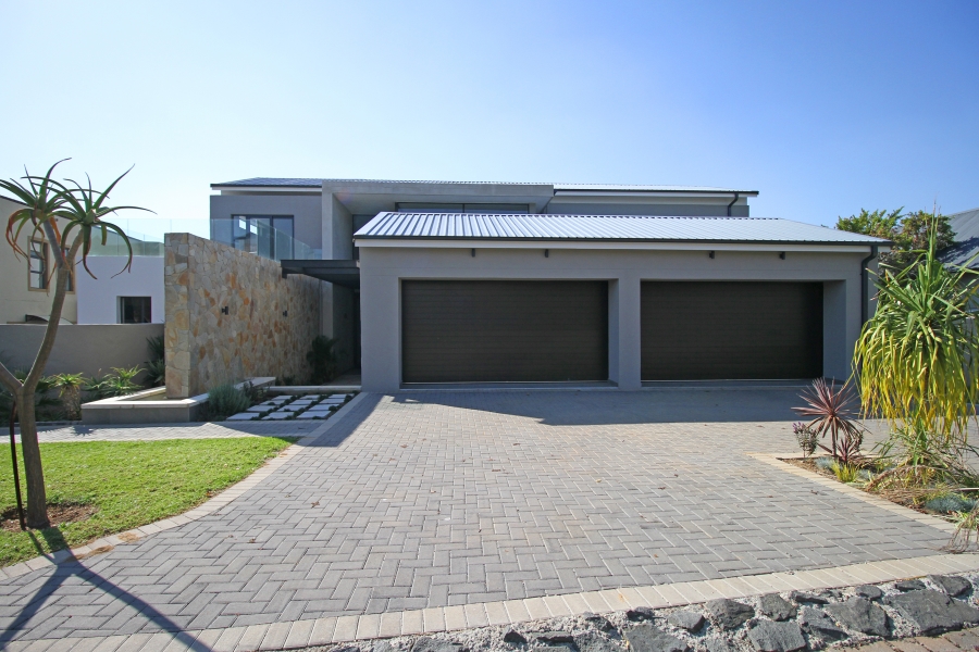 5 Bedroom Property for Sale in Waterfall Country Estate Gauteng