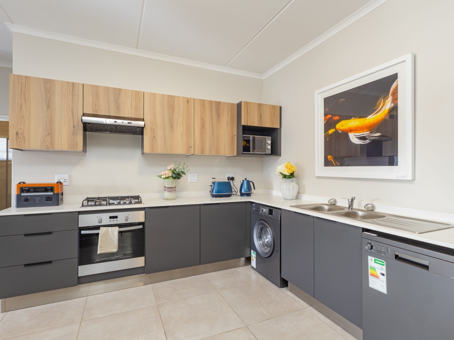 2 Bedroom Property for Sale in Blue Hills Gauteng