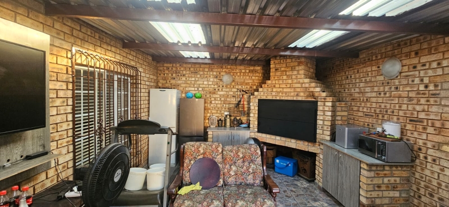 3 Bedroom Property for Sale in Albemarle Gauteng