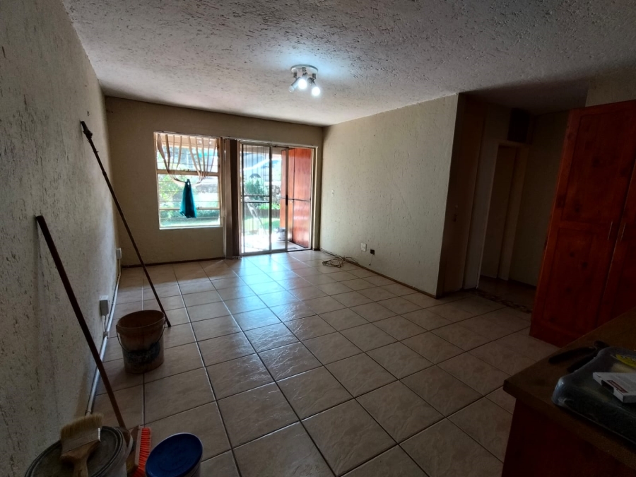 To Let 2 Bedroom Property for Rent in Kenmare Gauteng
