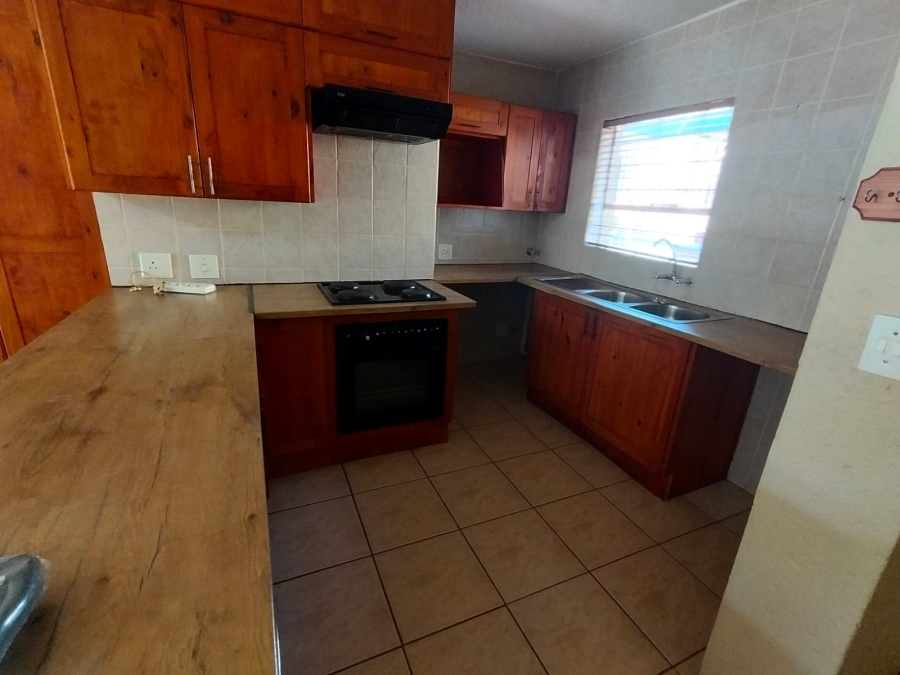 To Let 2 Bedroom Property for Rent in Kenmare Gauteng