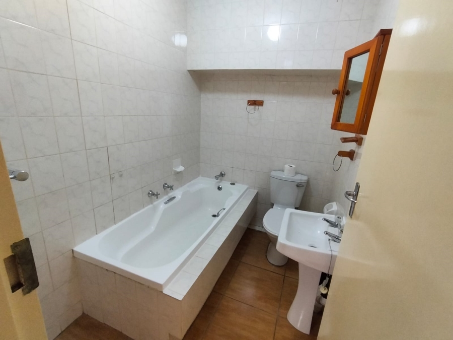 To Let 2 Bedroom Property for Rent in Kenmare Gauteng