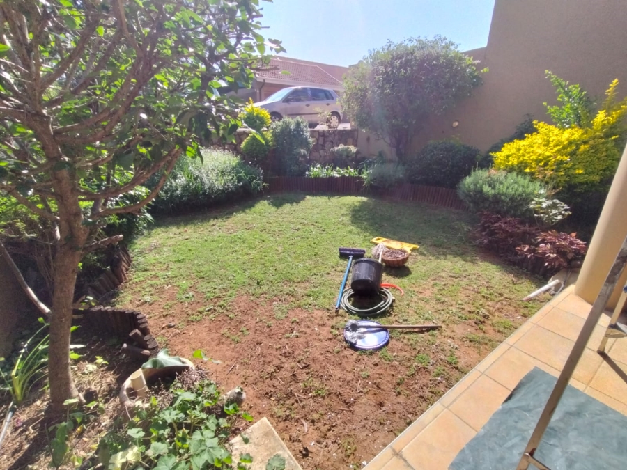 To Let 2 Bedroom Property for Rent in Kenmare Gauteng