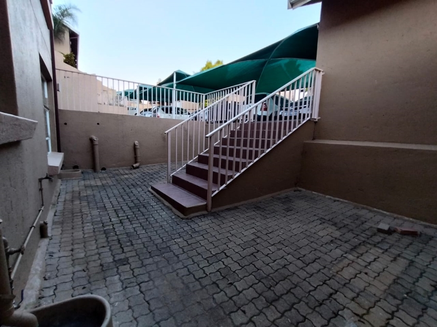 To Let 2 Bedroom Property for Rent in Kenmare Gauteng