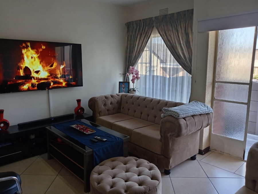 2 Bedroom Property for Sale in Witpoortjie Gauteng