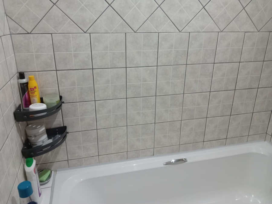 2 Bedroom Property for Sale in Witpoortjie Gauteng