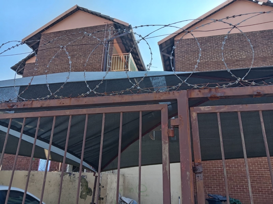2 Bedroom Property for Sale in Witpoortjie Gauteng