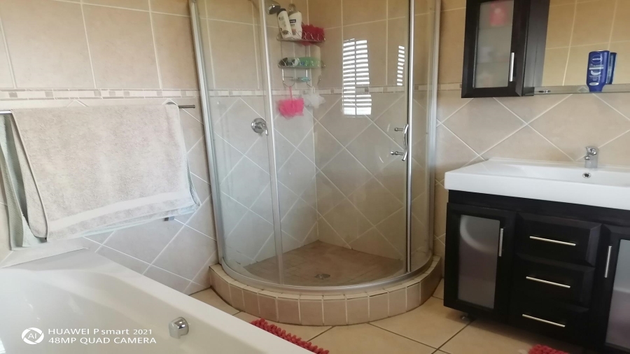 4 Bedroom Property for Sale in Vanderbijlpark SE 8 Gauteng