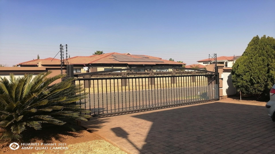 4 Bedroom Property for Sale in Vanderbijlpark SE 8 Gauteng