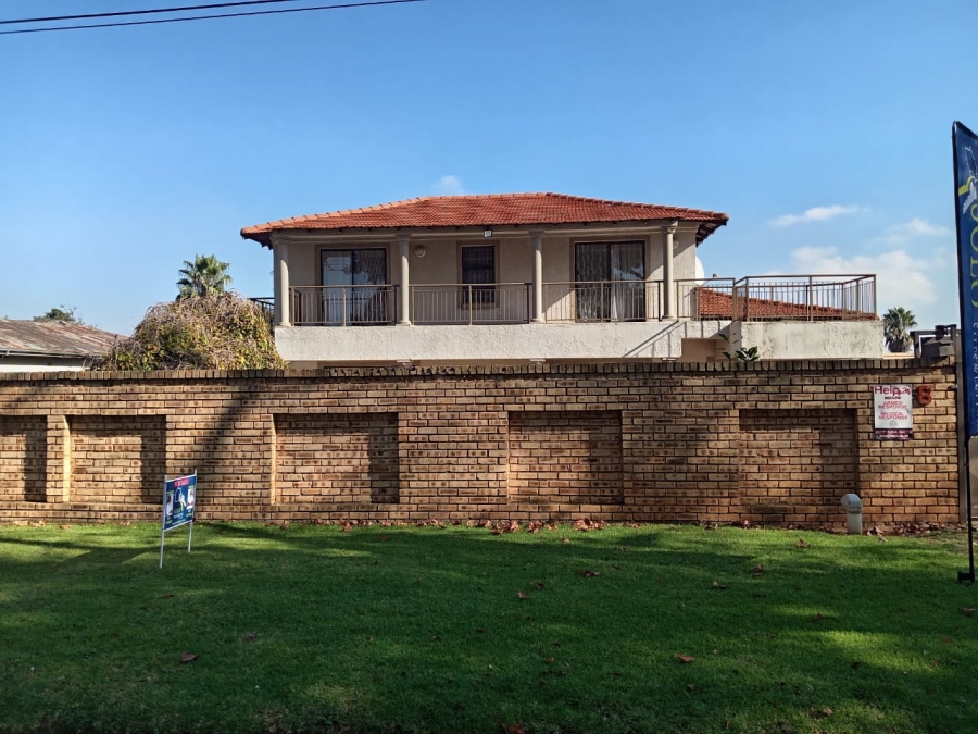 5 Bedroom Property for Sale in Witpoortjie Gauteng