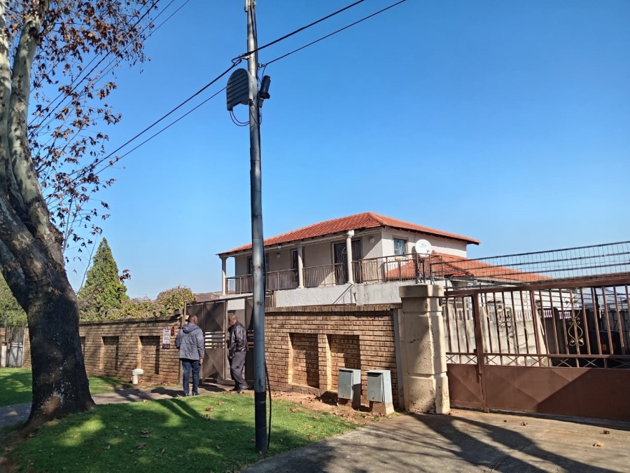 5 Bedroom Property for Sale in Witpoortjie Gauteng