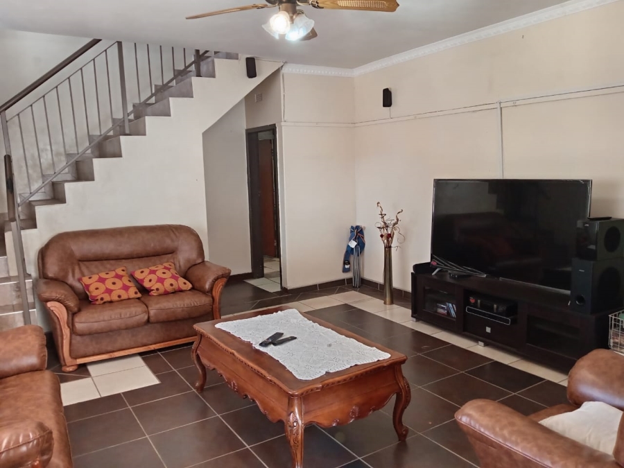 5 Bedroom Property for Sale in Witpoortjie Gauteng