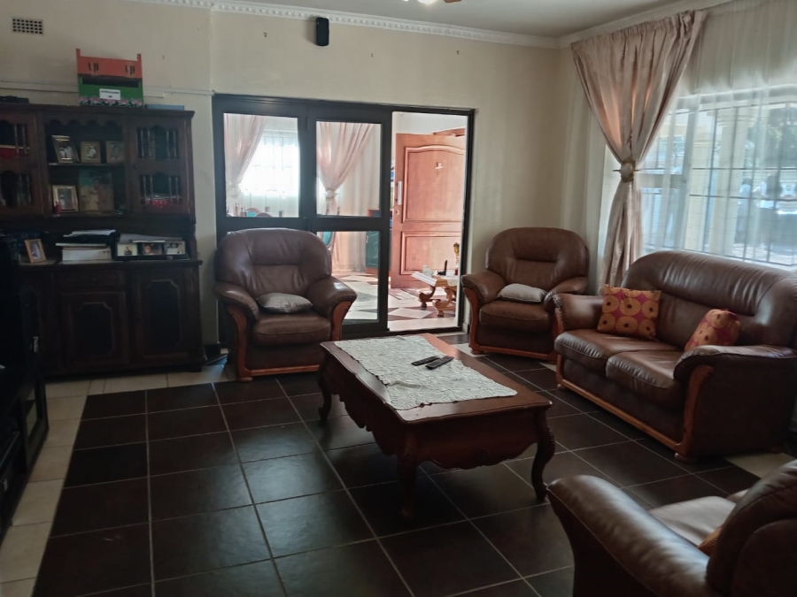 5 Bedroom Property for Sale in Witpoortjie Gauteng