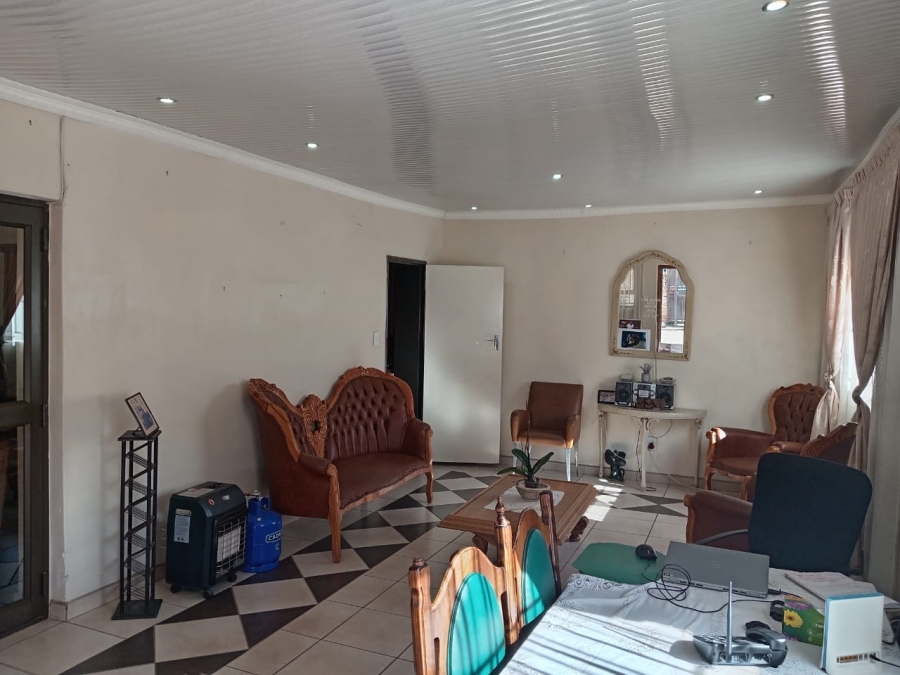 5 Bedroom Property for Sale in Witpoortjie Gauteng